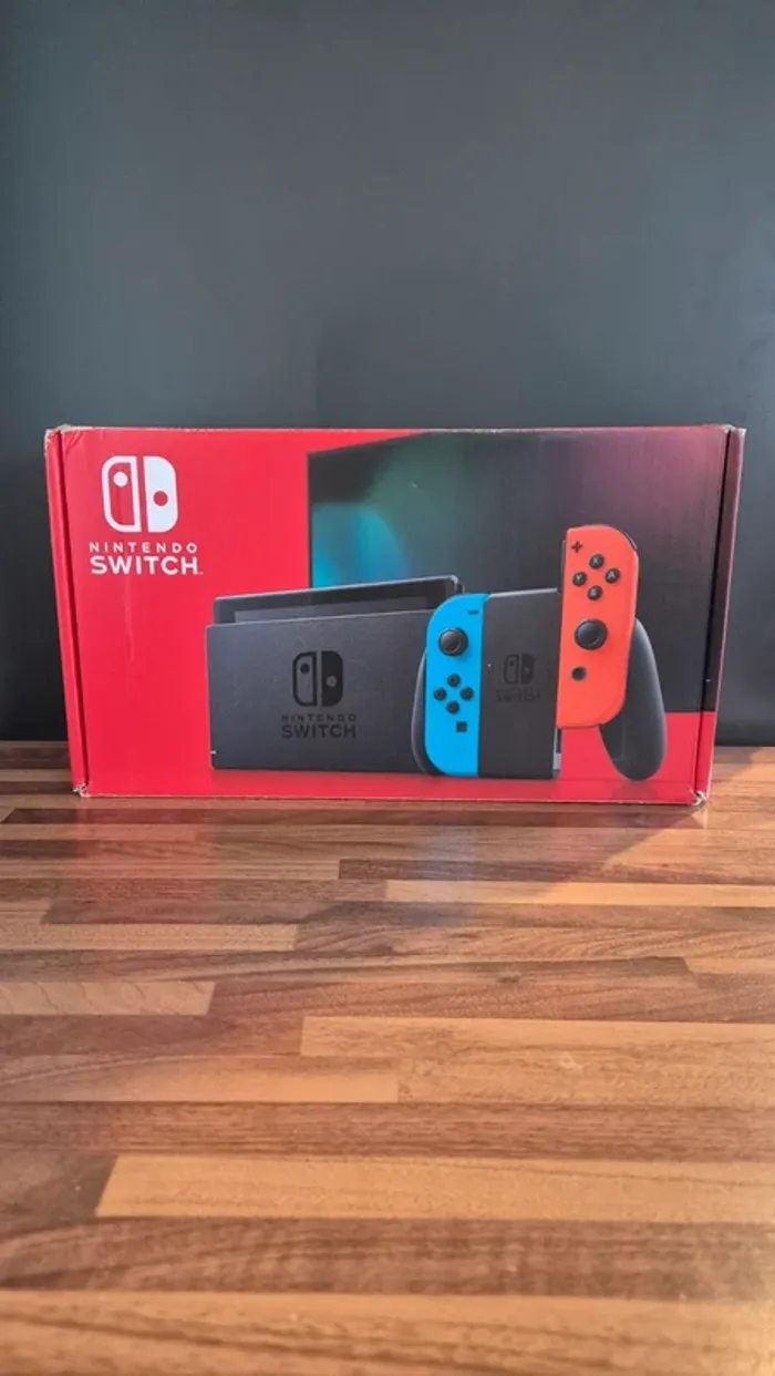 Console Nintendo switch avec boîte - photo numéro 4