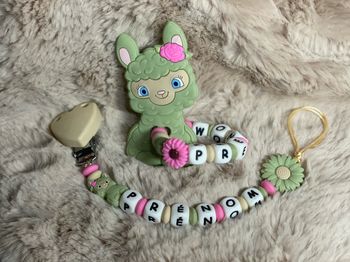 Attache tétine lama