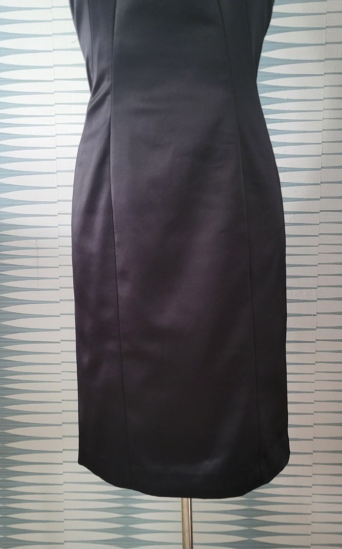 Robe cocktail noire satinée en excellent état taille 38 Caroll - photo numéro 3