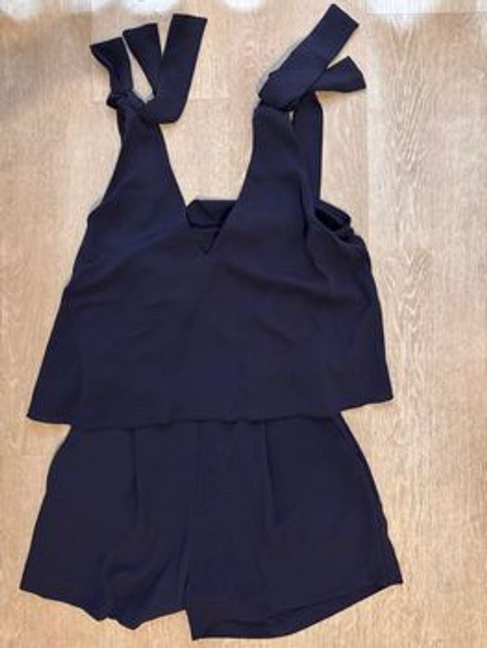 Combi-short chic noire H&M – Détails nœuds et dos nu – T.36