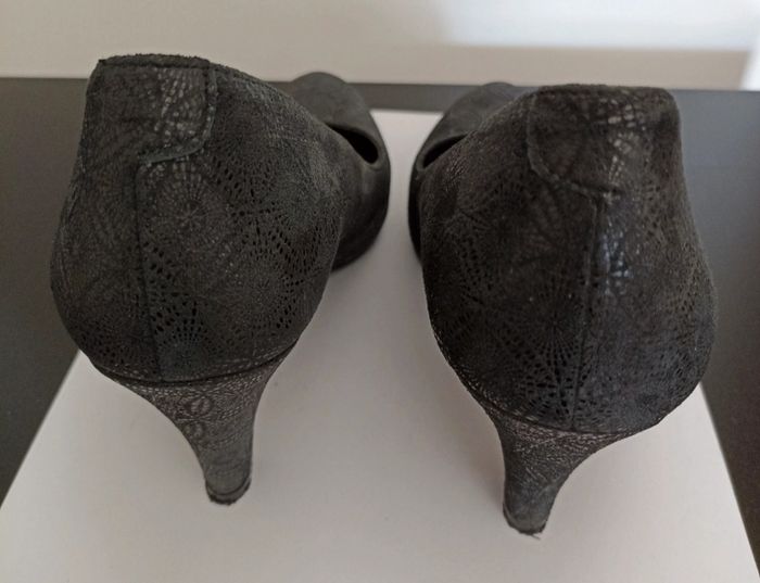 Escarpins en cuir ciselé - photo numéro 3