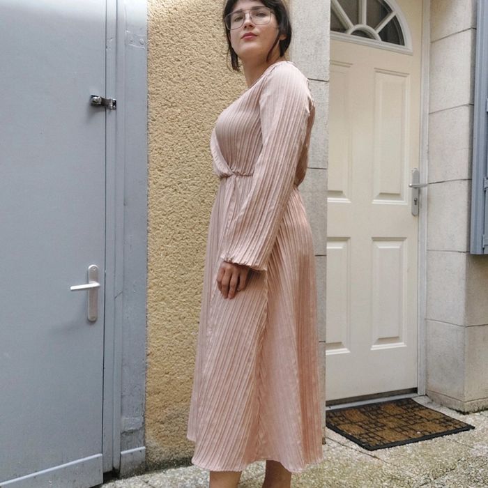 Magnifique robe pour taille 42/44 - photo numéro 2