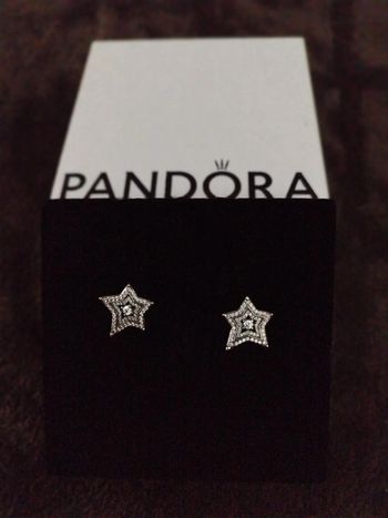 Boucles d'oreilles Pandora neuve