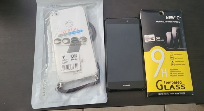 Huawei p8 lite excellent état + coque et verre neuf
