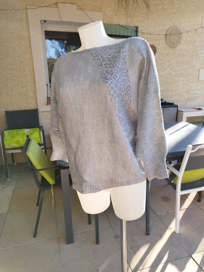 Pull gris et léopard