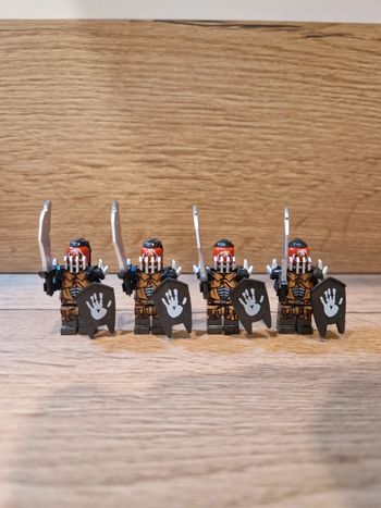 Figurines type lego 4 guerriers orcs seigneur des anneaux