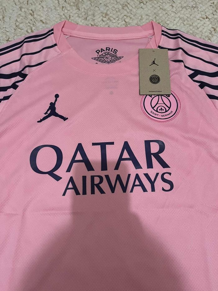 Maillot de football PSG rose neuve taille M - photo numéro 2