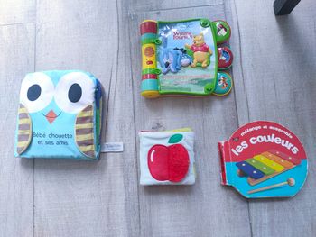 Lot livre musical Winnie et livres d'éveil en tissu bébé