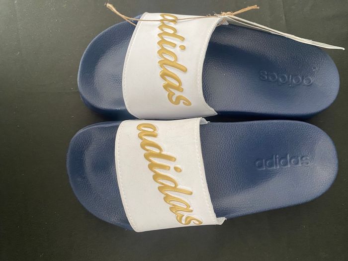 claquettes Adidas adilette neuves