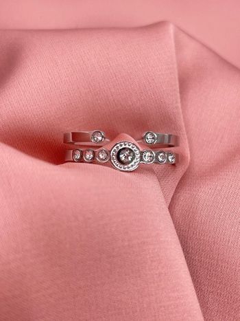 Bague fine avec strass en acier inoxydable hypoallergénique argenté et réglable