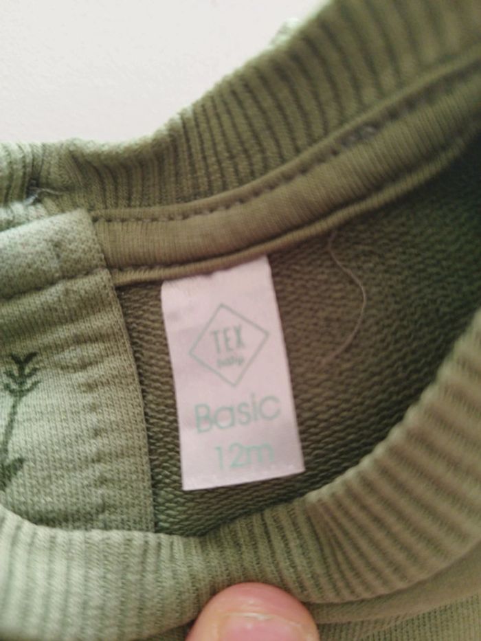 Lot vêtements garçon tee shirt pull et pijama 2 pieces12 mois - photo numéro 5
