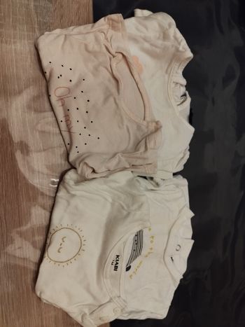 Lot t shirts 1 mois