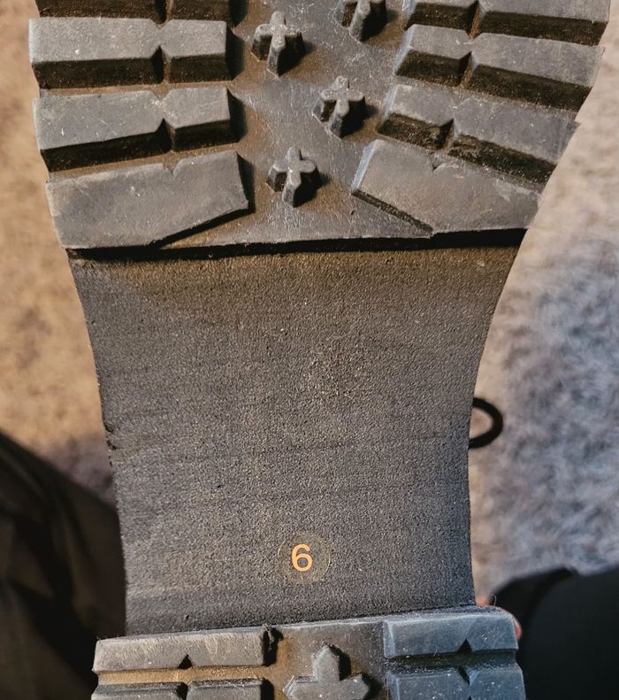 Jolie paire de chaussures noires - photo numéro 5