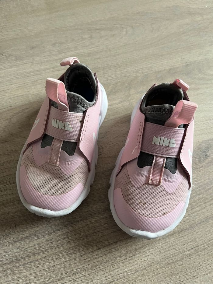 Baskets Nike pointure 22 - photo numéro 7