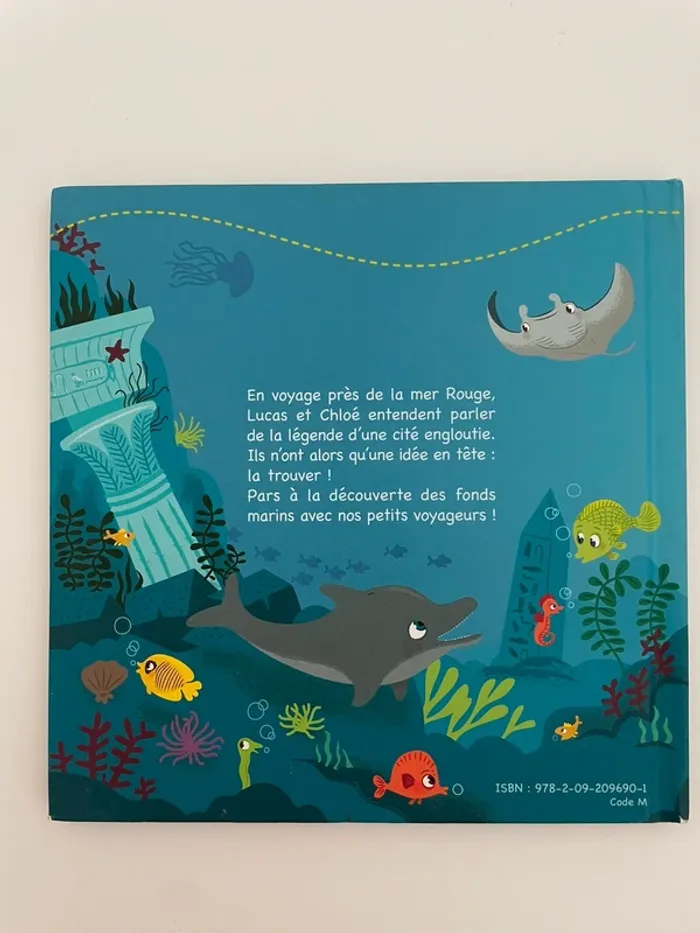 Livre le secret sous la mer - photo numéro 2