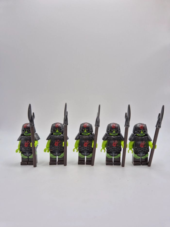 Figurines type lego 5 guerriers orcs seigneur des anneaux / hobbit