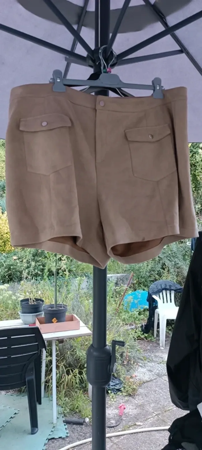 Short suédine