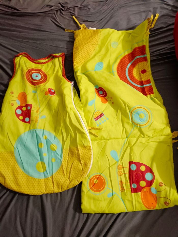 Ensemble gigoteuse + tour de lit