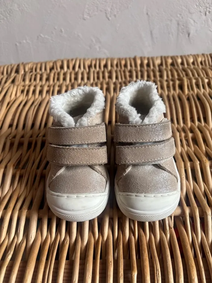Chaussures à scratch pat et ripaton pointure 19 en très bon état