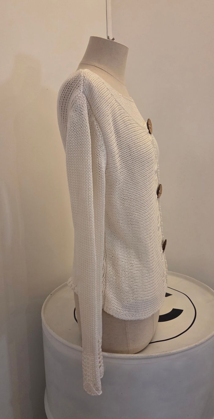 Gilet artisanal en maille ajourée écru 🌾 – gros boutons bois – style bohème chic – excellent état - photo numéro 6
