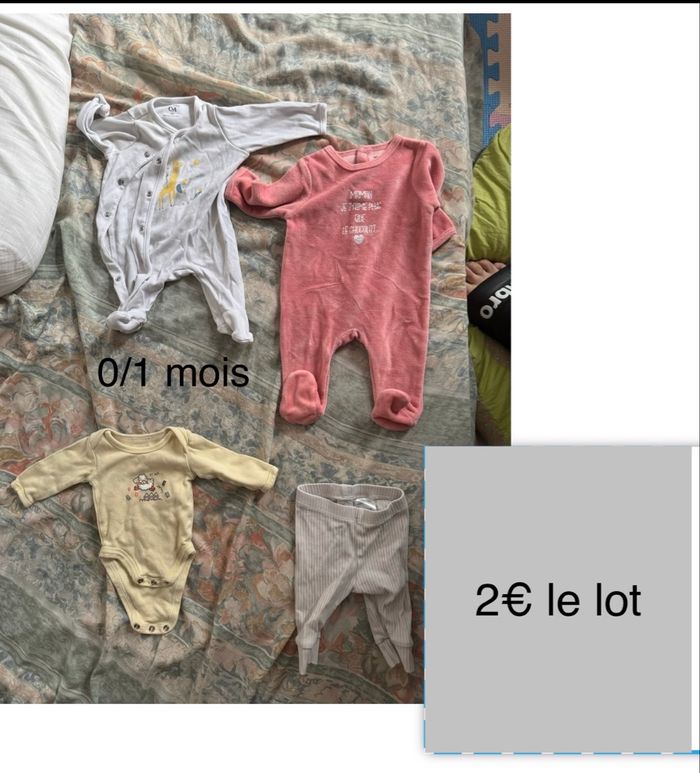Lot de vêtements bébé
