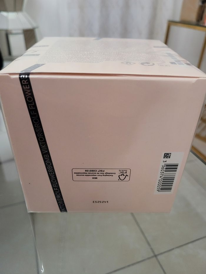 Parfum Flowerbomb - photo numéro 3