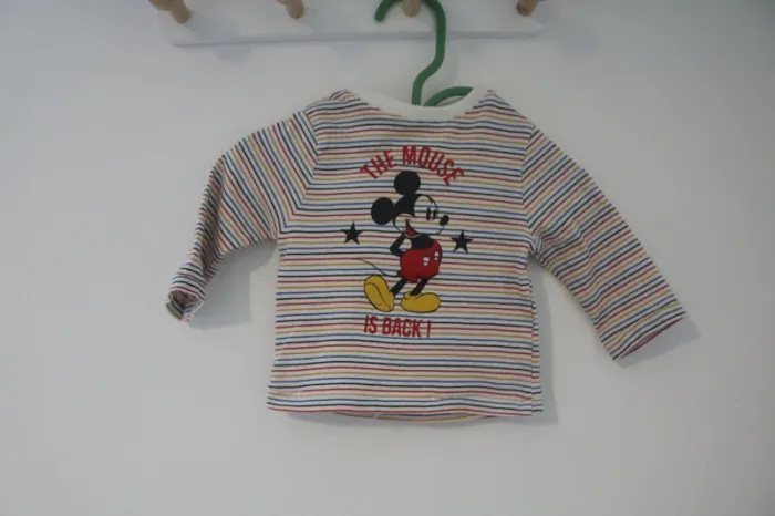 Ensemble automne/hiver haut Disney, jogging Kiabi et gilet Hema 1 mois - photo numéro 4