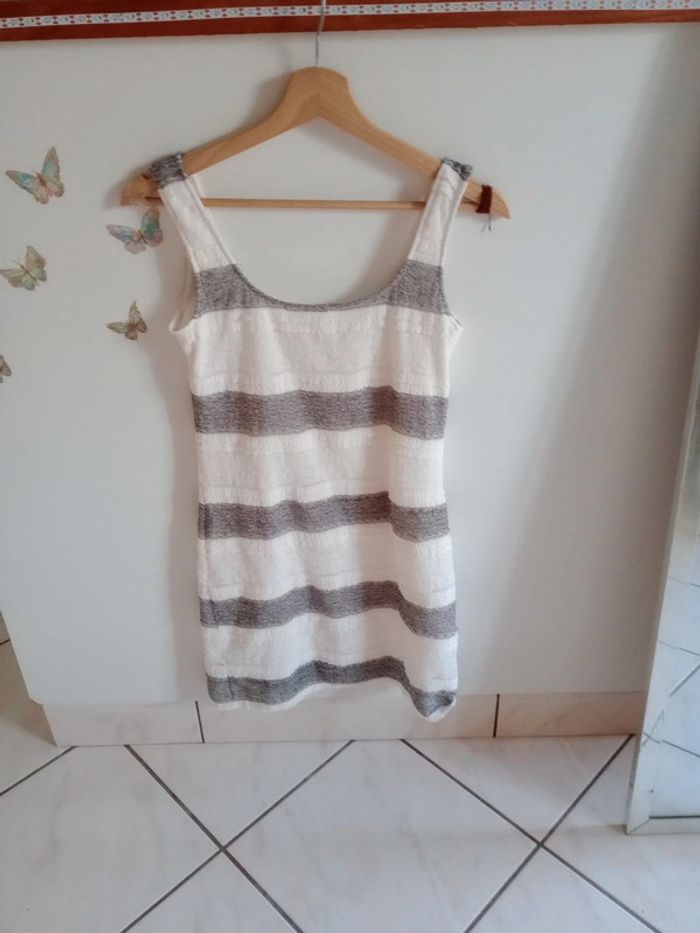 Robe moulante 36 noire et grise dentelé c68 - photo numéro 9