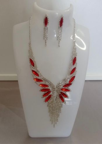 Ensemble collier et boucle d’oreille élégant rouge
