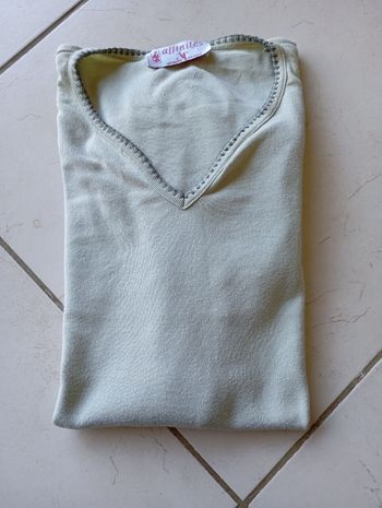 Tee shirt femme manches courtes 
Marque Armand thierry 
taille 4