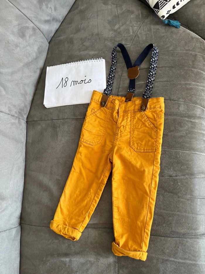 Pantalon à bretelles