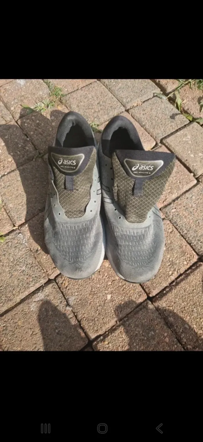 Basket asics gel excite 9 taille 44.5 kaki tres bon etat manque juste lacets - photo numéro 2