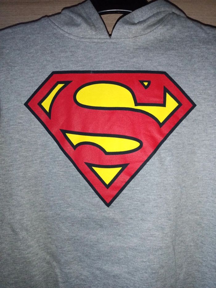 15. Sweat Superman 9-10 ans 134-140 porté 1x - photo numéro 3
