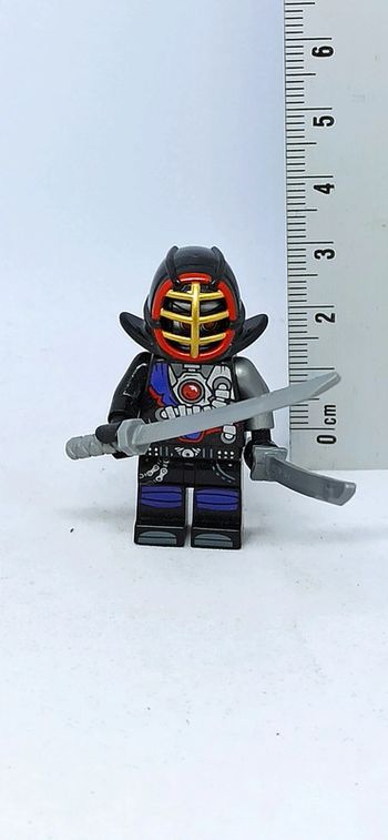 Figurine lego avec sabres