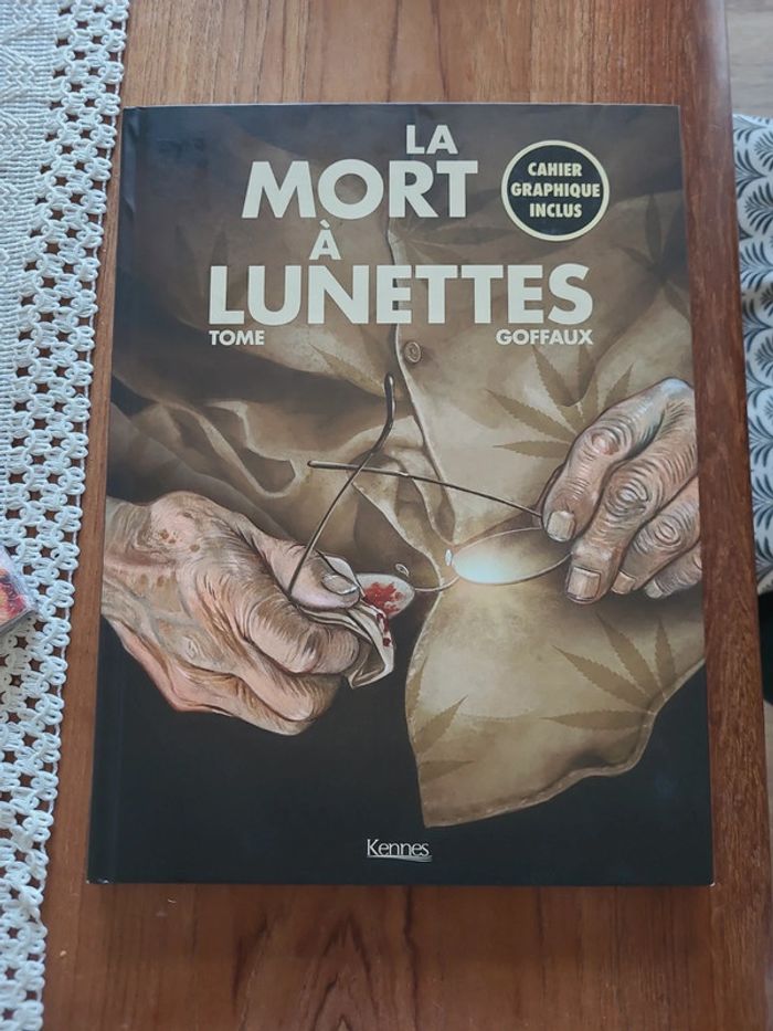 La mort a lunettes