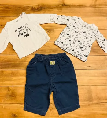 Lot de 2 tee shirts manches longues et un pantalon bleu marine 3 mois