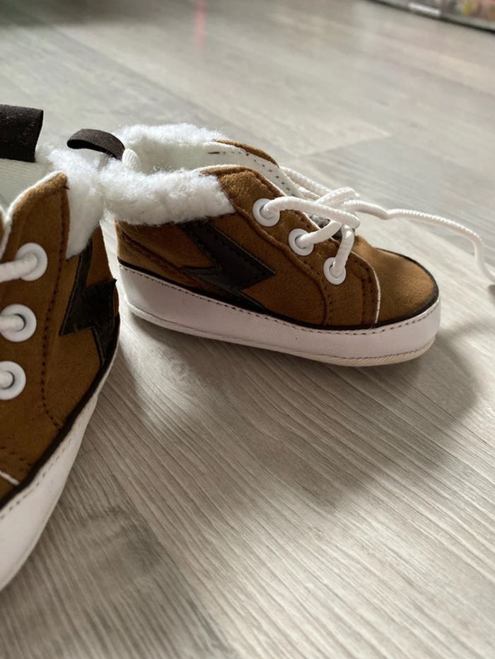 Chaussures bébé 6/9 mois - photo numéro 2