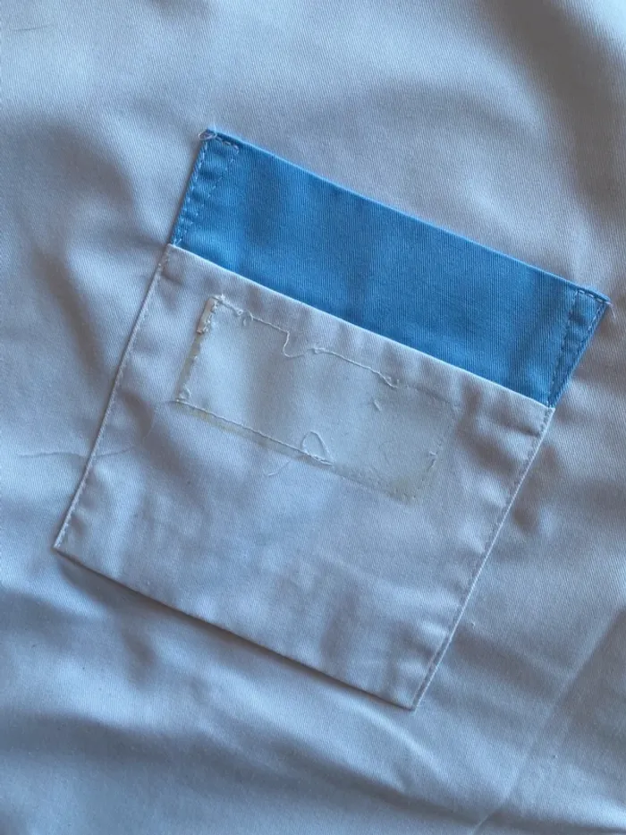 Haut tenue soignant blanc et bleu - photo numéro 2