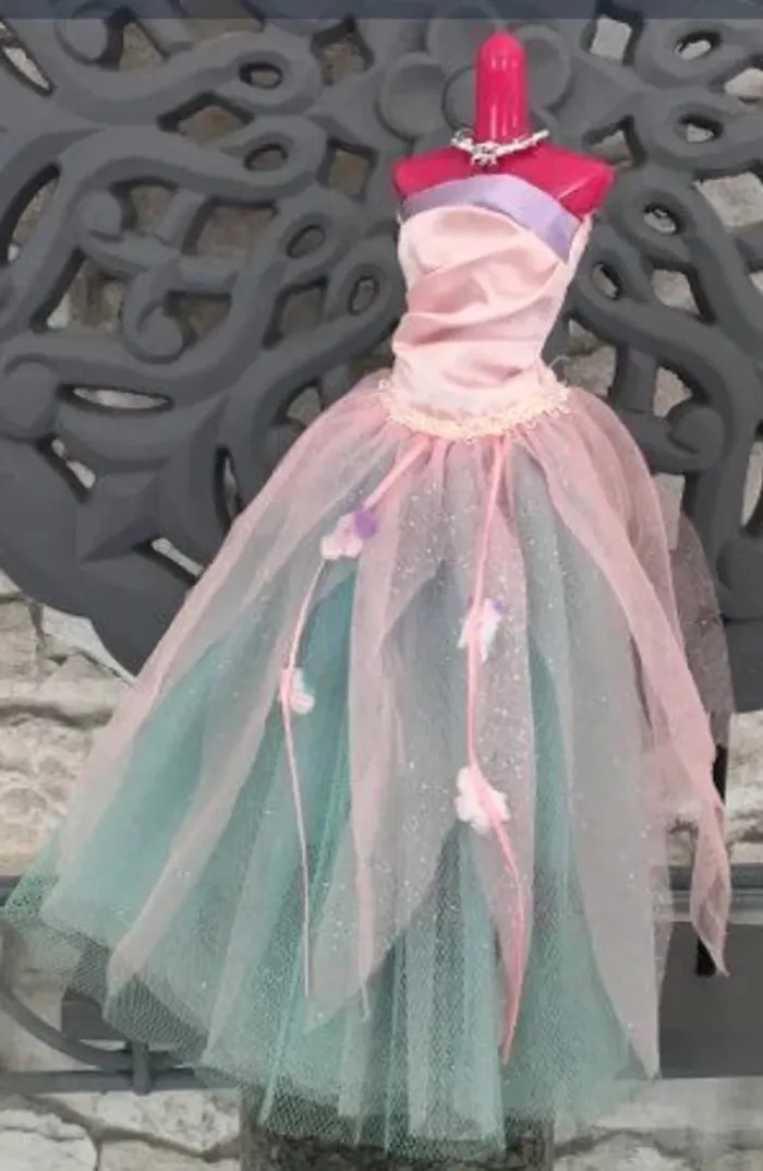 Robe bal poupée barbie