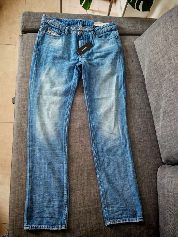 Jeans diesel neuf avec étiquette - photo numéro 2
