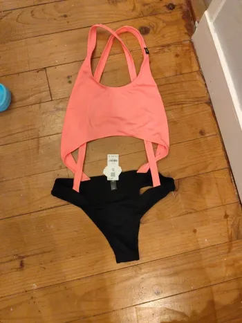 Maillot de bain ouvert 1 piece noir et rose corail Undiz S neuf