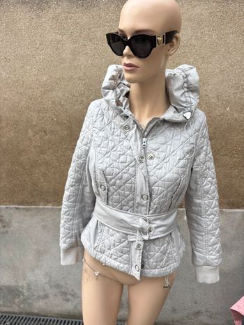 Blouson moschino argenté avec ceinture et capuche