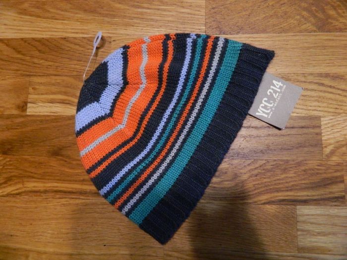 Bonnet neuf T 51 cm "YCC"