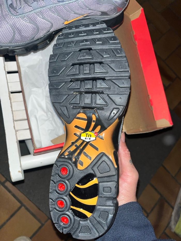 Nike TN grise et orange - photo numéro 2