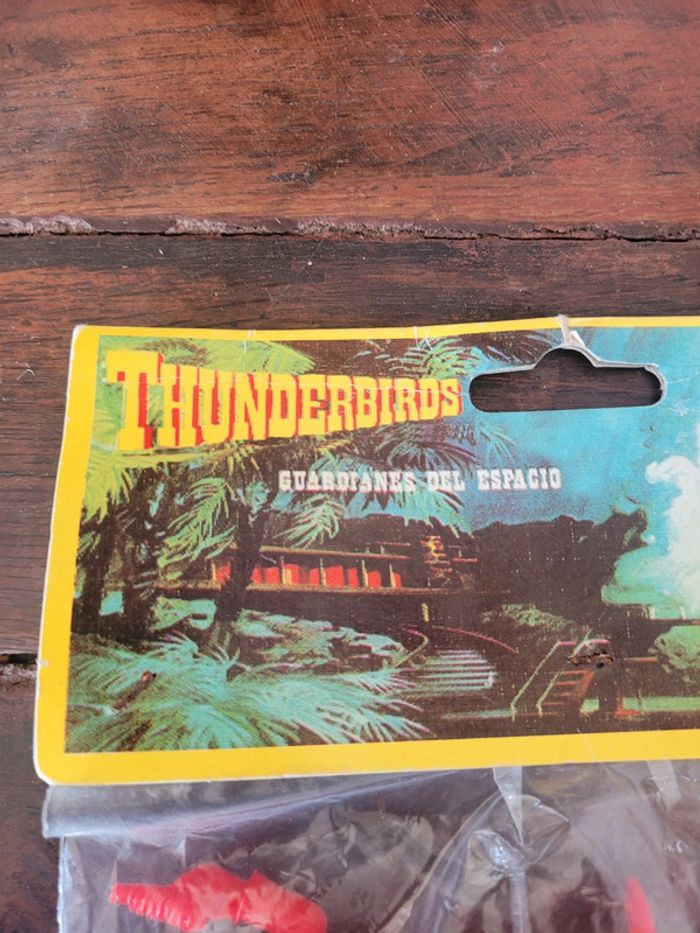 Vends lot de 12 thunderbirds vintage comansi dans leur emballage - photo numéro 3