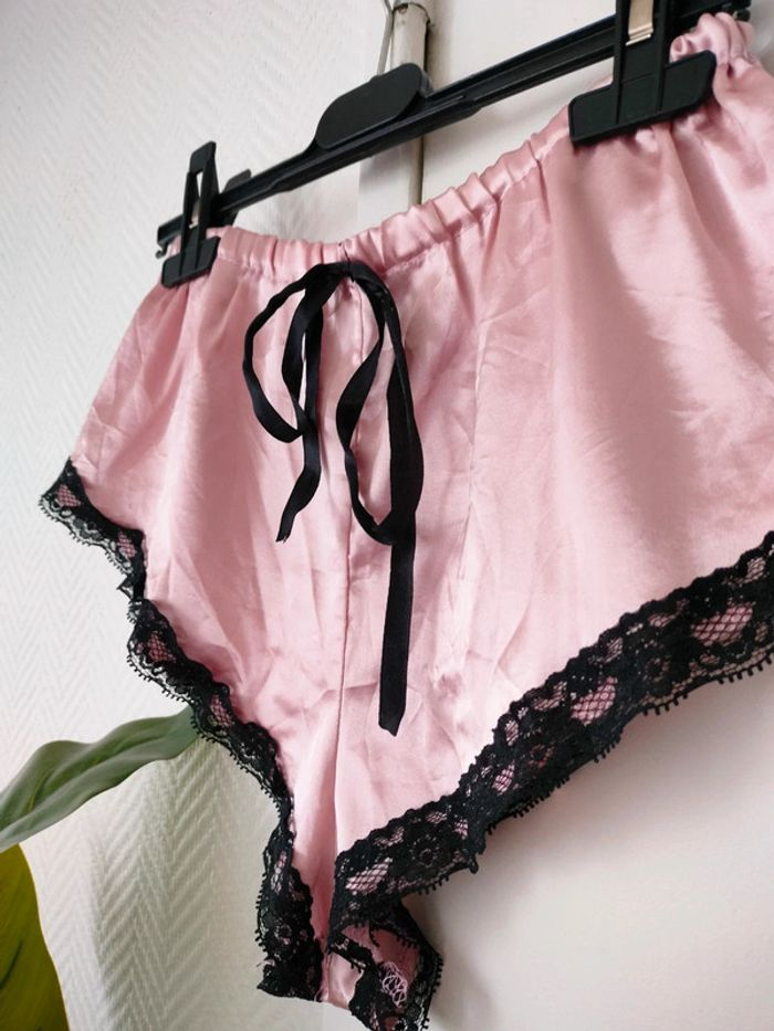 Short satin rose taille S - photo numéro 3