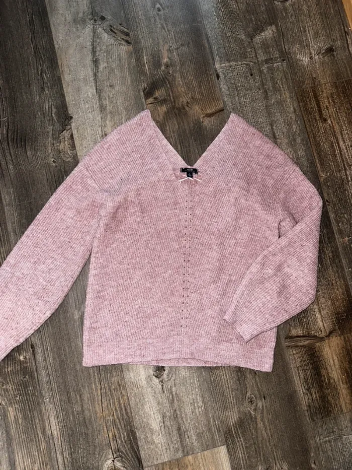 Pull col V rose