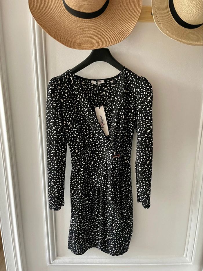Robe noire et blanche