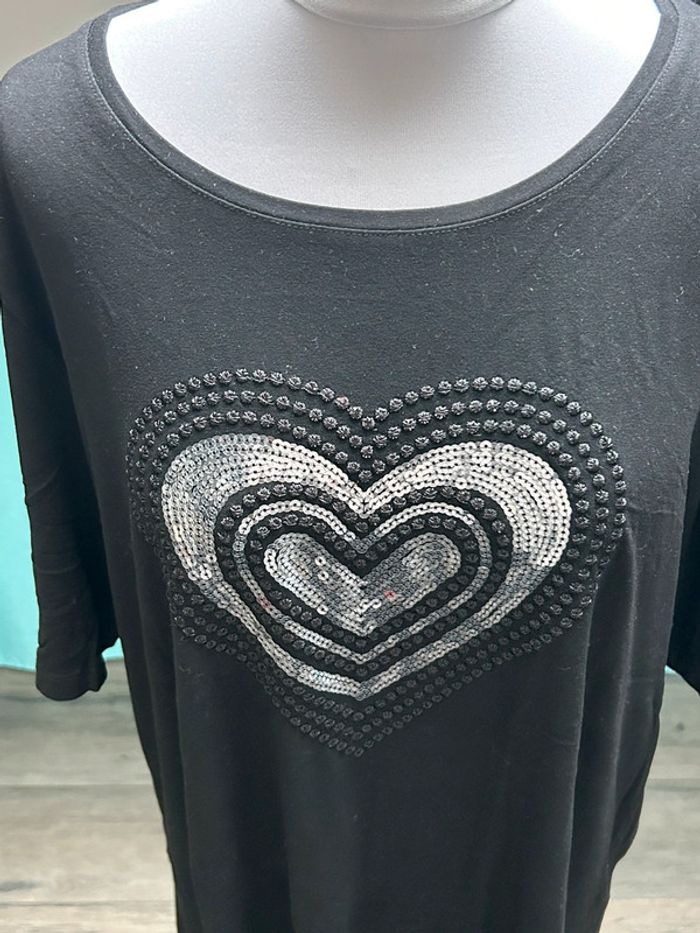T-shirt noir XL motif cœur - photo numéro 3