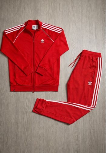 Em semble  adidas rouge 